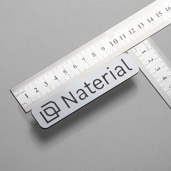 Metal logo plade