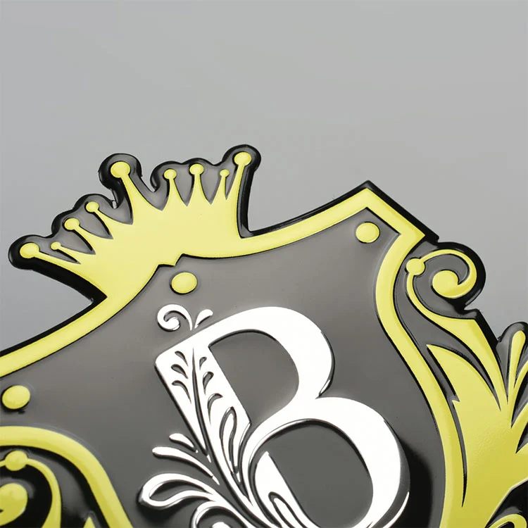 Metaletiket med logo
